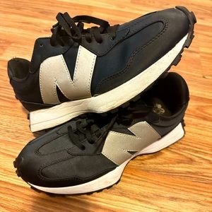 New Balance 327